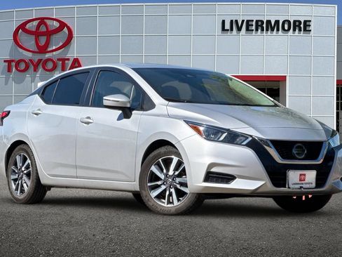 Used 2021 Nissan Versa SV FWD image 2