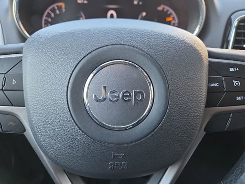 Used 2019 Jeep Grand Cherokee Altitude image 22