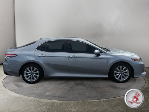 Used 2019 Toyota Camry LE w/ Convenience Package FWD image 8