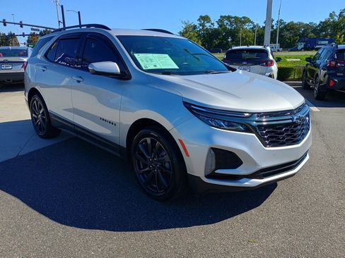 Used 2022 Chevrolet Equinox RS w/ Infotainment Package image 3