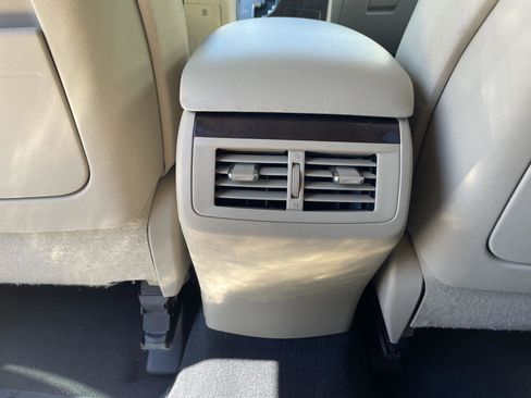 Used 2012 Toyota Venza LE image 17