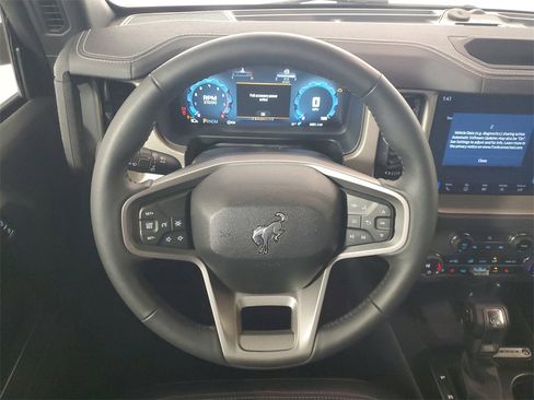 Used 2025 Ford Bronco Outer Banks image 13
