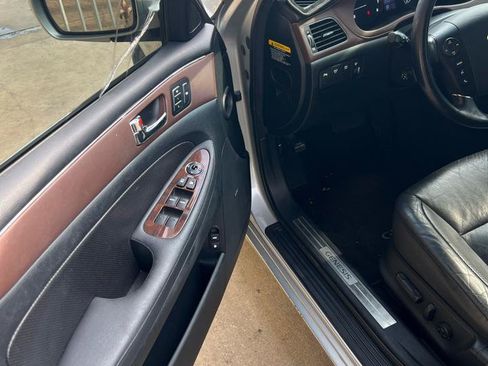 Used 2009 Hyundai Genesis 3.8 w/ Technology Pkg 4 RWD image 16