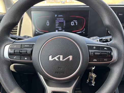 Used 2024 Kia Sportage LX image 27
