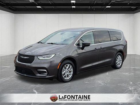 Certified 2023 Chrysler Pacifica Touring-L FWD image 1