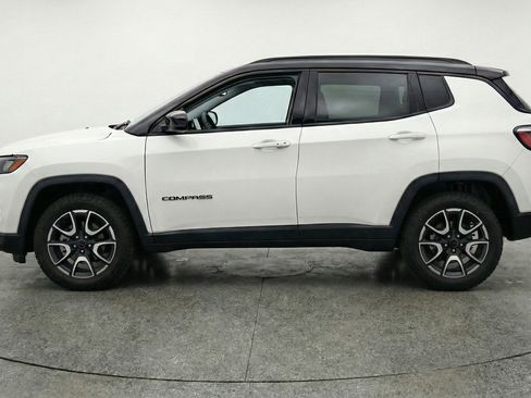 Used 2025 Jeep Compass Trailhawk AWD/4WD image 5