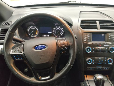 Used 2018 Ford Explorer XLT AWD/4WD image 22