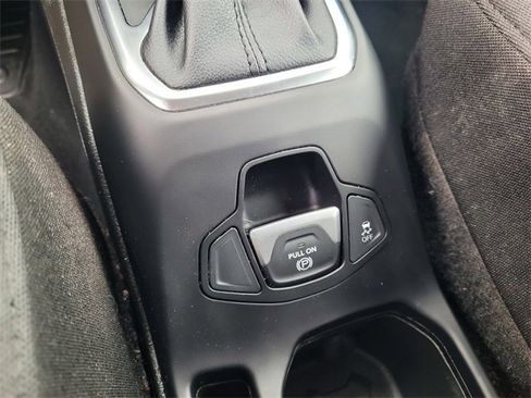 Used 2021 Jeep Renegade Latitude w/ Convenience Group image 23