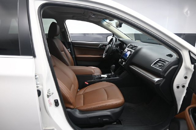 Used 2019 Subaru Outback 3.6R Touring w/ Popular Package #3A AWD/4WD image 27