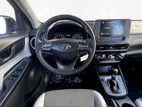 Used 2023 Hyundai Kona SE image 9