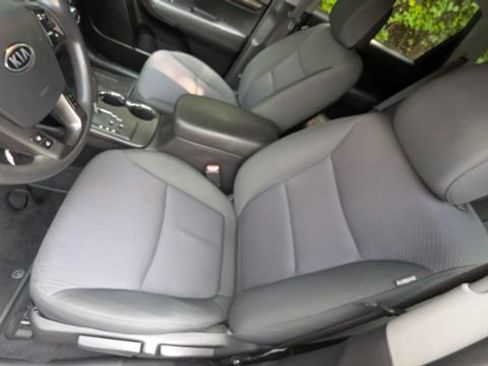 Used 2012 Kia Sorento FWD image 17
