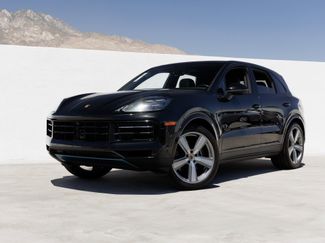 Certified 2024 Porsche Cayenne image 1