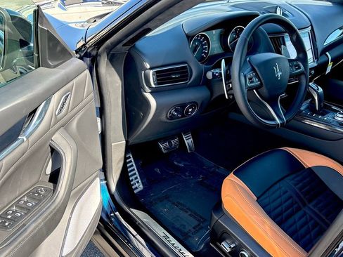Used 2024 Maserati Levante Trofeo image 18