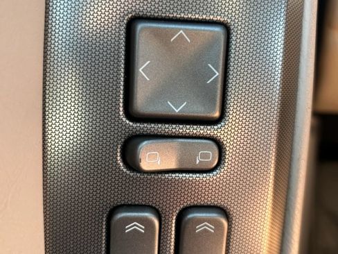 Used 2005 Cadillac XLR RWD image 11