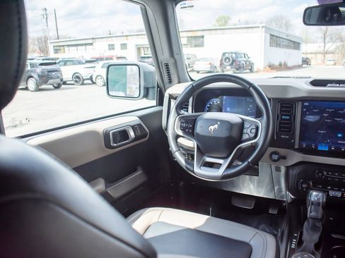 Used 2023 Ford Bronco Wildtrak image 19