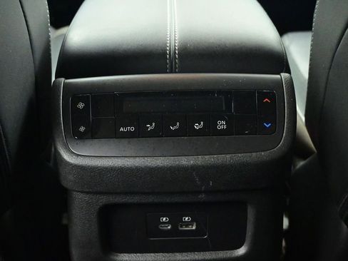 Used 2024 Nissan Pathfinder SL AWD/4WD image 44