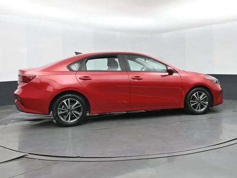 Used 2023 Kia Forte LXS FWD image 4