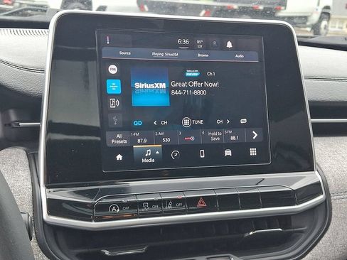 Used 2022 Jeep Compass Latitude w/ Sun and Sound Group AWD/4WD image 17