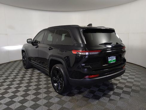 Used 2023 Jeep Grand Cherokee Altitude AWD/4WD image 6