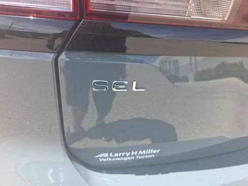 Used 2024 Volkswagen Atlas Peak Edition SEL image 24