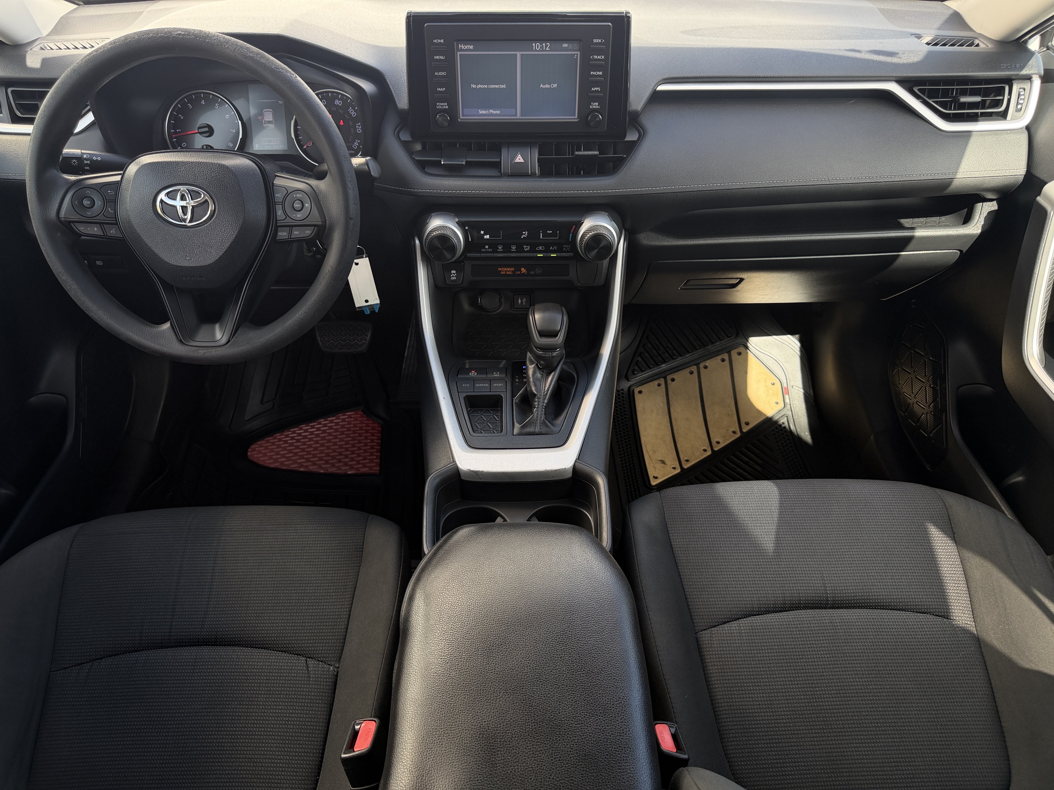 Used 2019 Toyota RAV4 LE FWD image 13