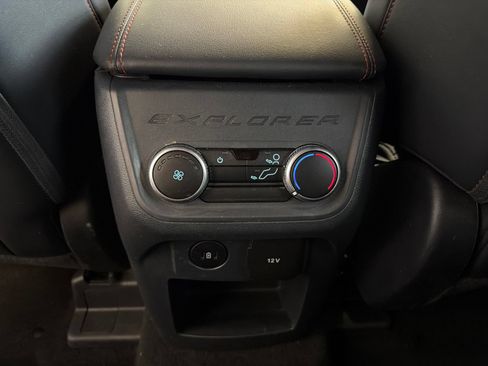 Used 2025 Ford Explorer ST-Line w/ ST-Line Street Pack AWD/4WD image 17