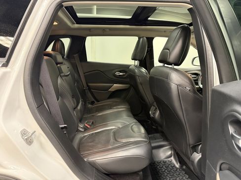 Used 2017 Jeep Cherokee Limited image 17