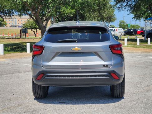 Used 2024 Chevrolet Trax LS w/ LS Convenience Package FWD image 30