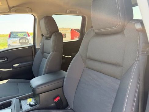 Used 2023 Nissan Frontier SV w/ SV Convenience Package RWD image 18