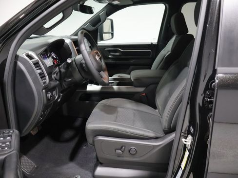 Used 2025 RAM 1500 Big Horn AWD/4WD image 9