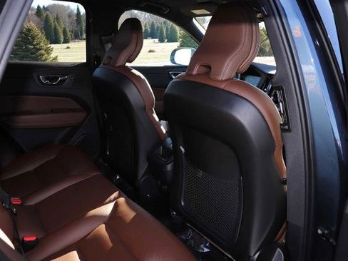 Used 2021 Volvo XC60 T5 Momentum w/ Advanced Package image 24