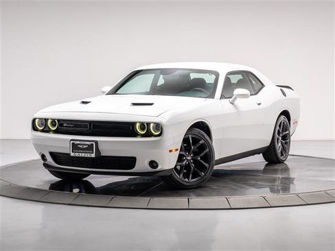 Used 2019 Dodge Challenger SXT w/ Blacktop Package RWD image 1
