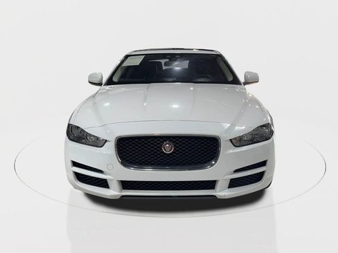 Used 2018 Jaguar XE Premium image 5