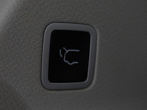 Used 2023 Chrysler Pacifica Touring-L image 33