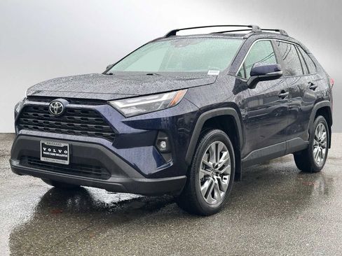 Used 2022 Toyota RAV4 XLE Premium image 7