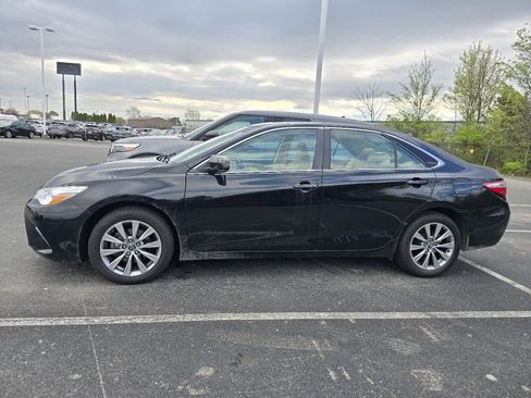 Used 2016 Toyota Camry XLE w/ Moonroof Package image 4