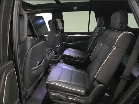 Used 2025 Cadillac Escalade Premium Luxury AWD/4WD image 8