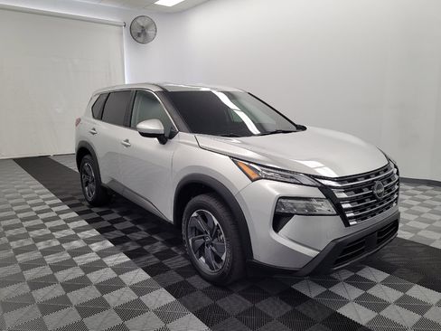 Used 2025 Nissan Rogue SV FWD image 13