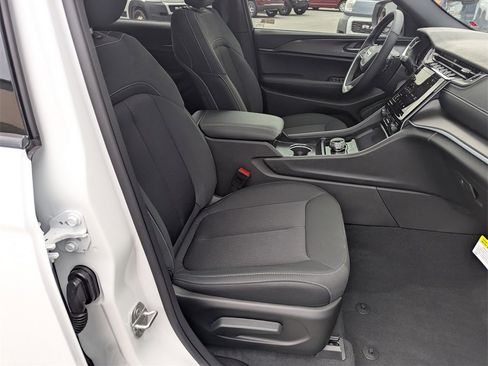 New 2025 Jeep Grand Cherokee L Laredo w/ Luxury Tech Group I image 42