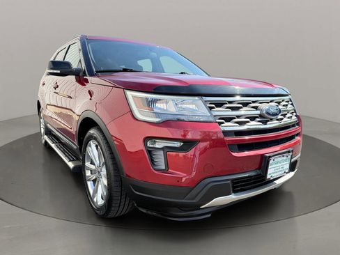 Used 2018 Ford Explorer XLT w/ Equipment Group 202A AWD/4WD image 8