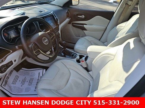 Used 2019 Jeep Cherokee Limited image 17