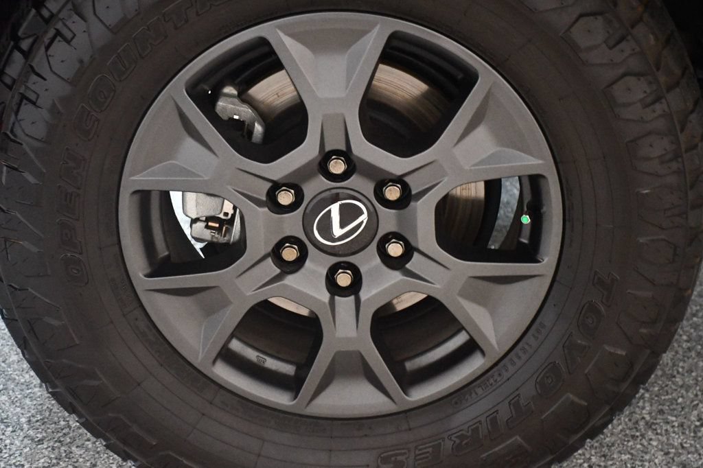 Used 2025 Lexus GX 550 w/ Accessory Package (CT) AWD/4WD image 17