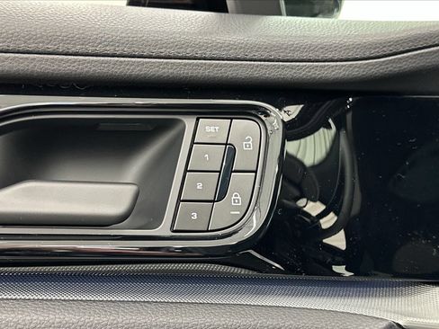 Certified 2025 Porsche Panamera 4 AWD/4WD image 27