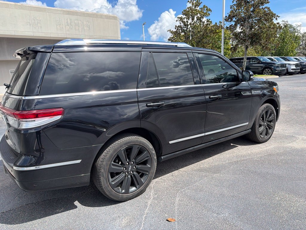 Used 2024 Lincoln Navigator Reserve w/ Monochromatic Package AWD/4WD image 2