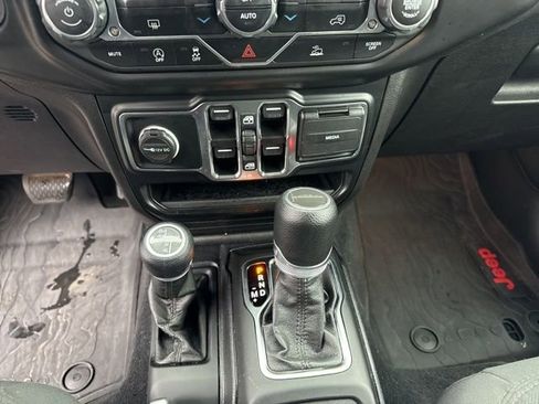 Used 2021 Jeep Gladiator Willys image 27