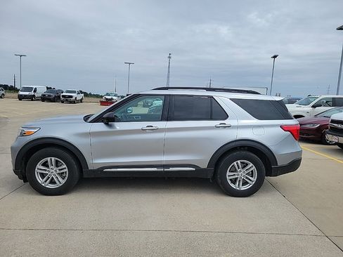 Used 2022 Ford Explorer XLT w/ Equipment Group 202A AWD/4WD image 5