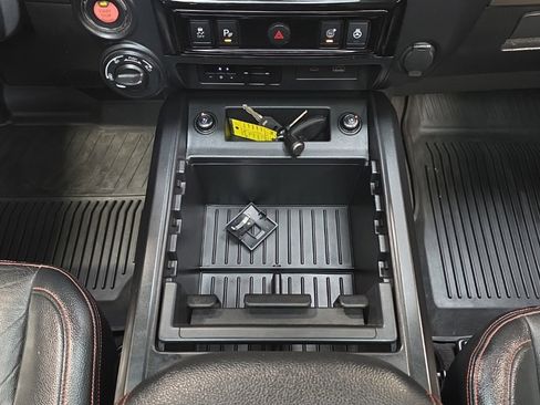 Used 2023 Nissan Titan PRO-4X w/ Pro-4x Convenience Package image 26