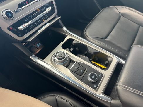 Used 2023 Ford Explorer XLT w/ Equipment Group 202A image 21