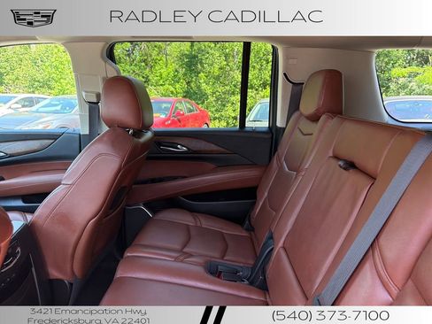Used 2017 Cadillac Escalade ESV Luxury AWD/4WD image 7