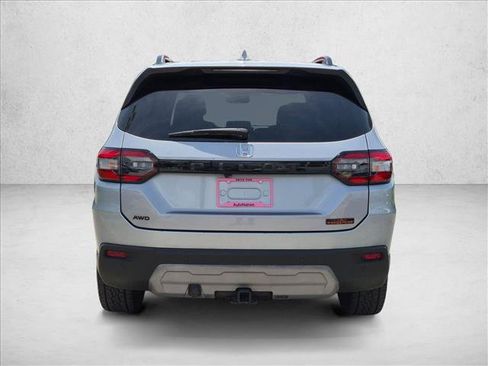 Used 2025 Honda Pilot TrailSport image 6